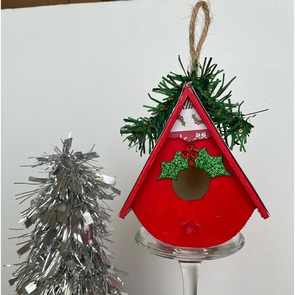 HOLIDAY BIRDHOUSE IN CHRISTMAS RED‎